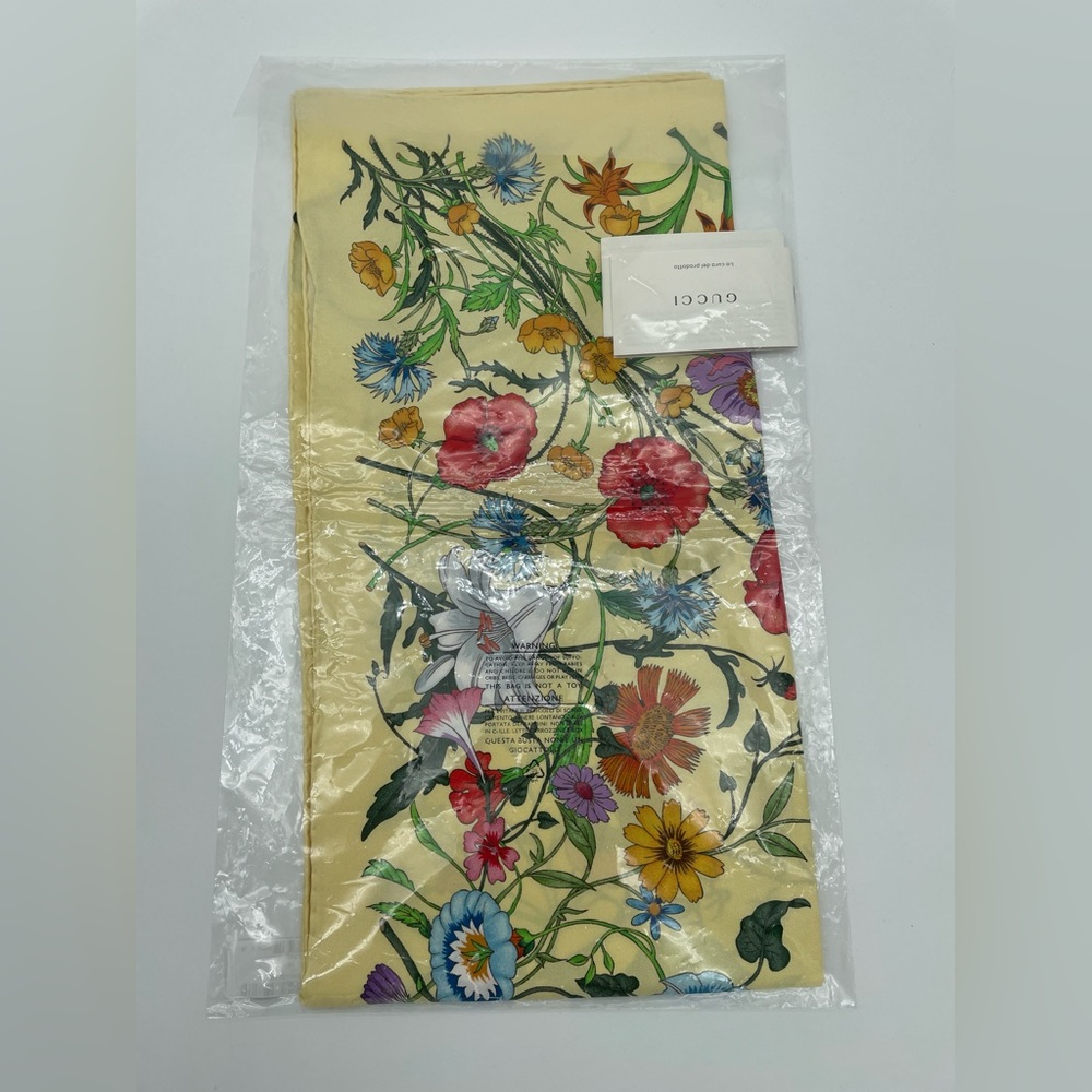 NEW GUCCI FLORA FLORAL SILK SCARF HEAD WRAP NWT! - Picture 9 of 15